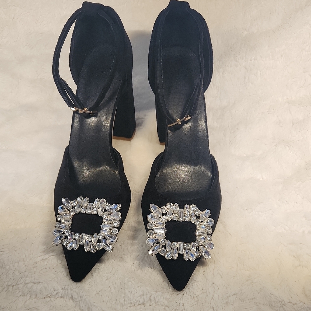 Elegant Black Women's Shoes with Crystal Embellishments